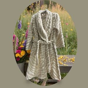 Soft Surroundings Cozy Cream & White Midi Length Robe. Size : Large